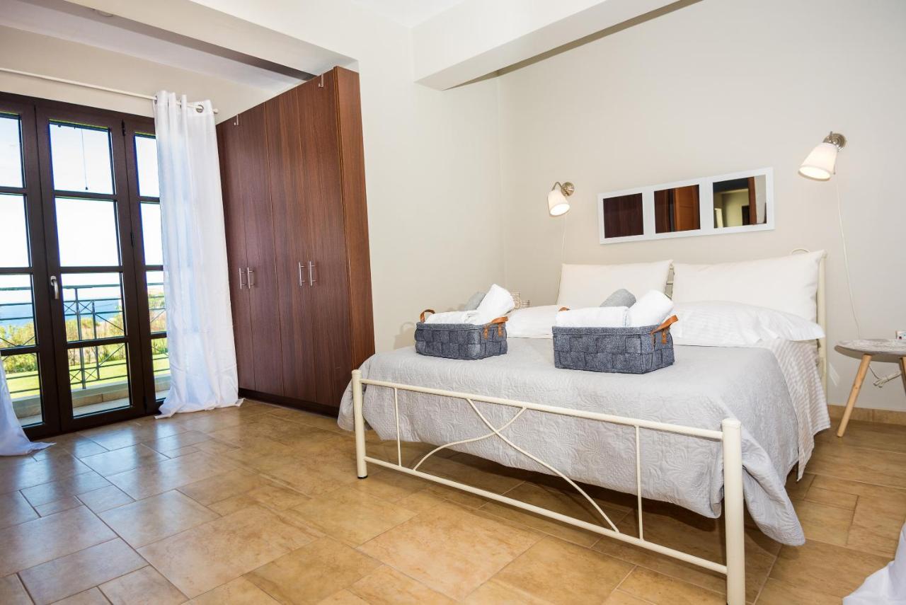 Filon Ktima Beachfront Upscale Villa Karavádhos エクステリア 写真