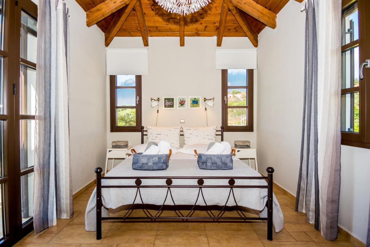 Filon Ktima Beachfront Upscale Villa Karavádhos エクステリア 写真
