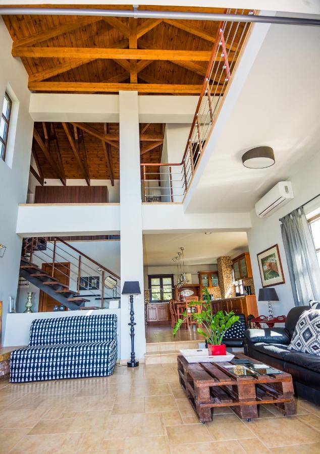 Filon Ktima Beachfront Upscale Villa Karavádhos エクステリア 写真