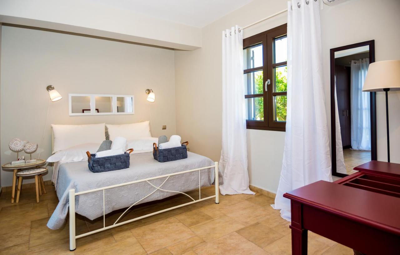 Filon Ktima Beachfront Upscale Villa Karavádhos エクステリア 写真