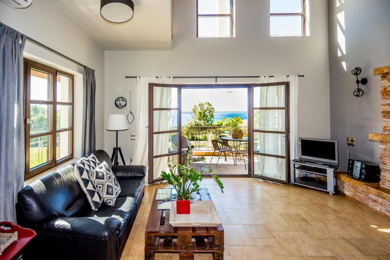 Filon Ktima Beachfront Upscale Villa Karavádhos エクステリア 写真